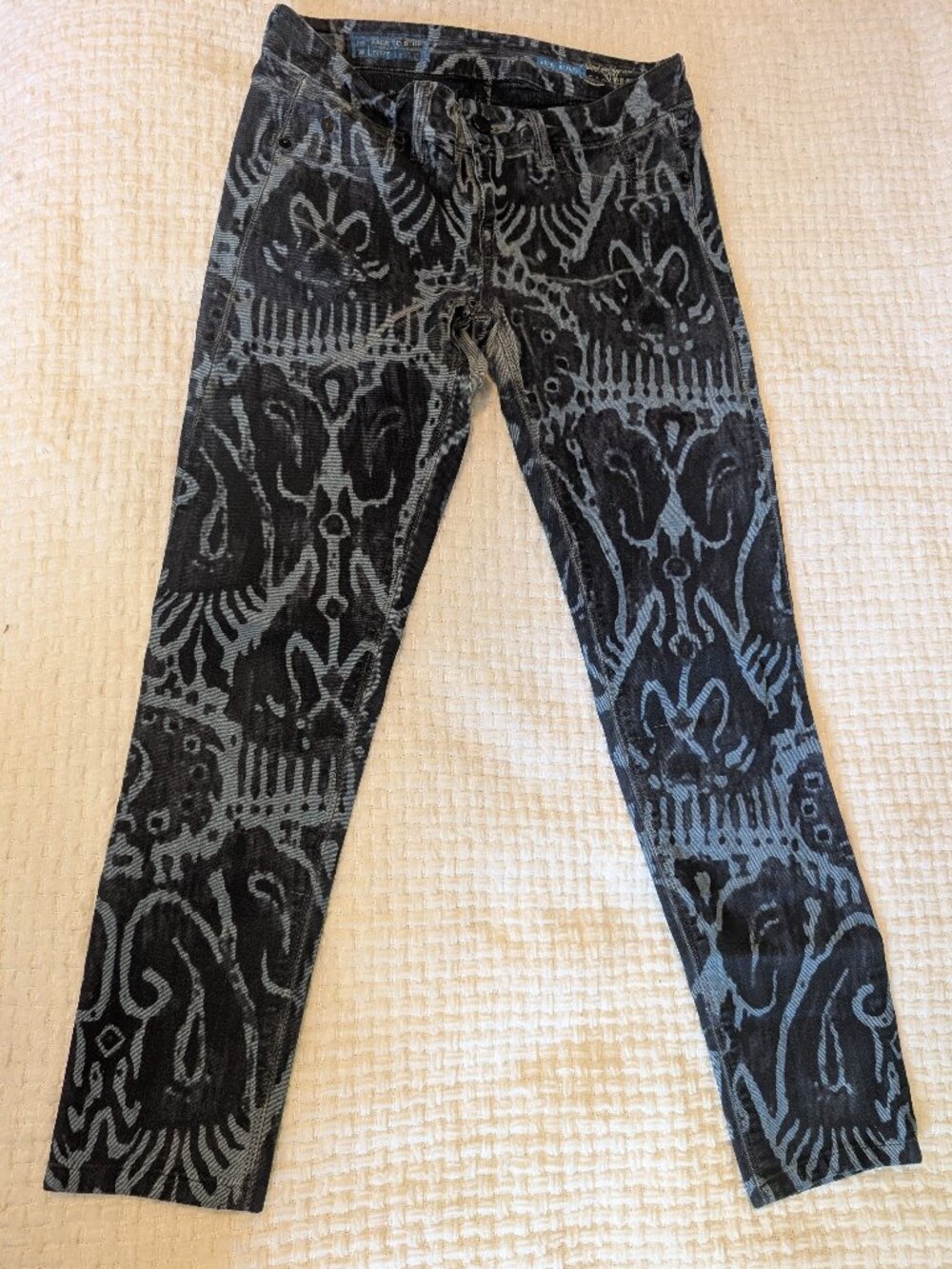 Fade to Blue patterned Capris